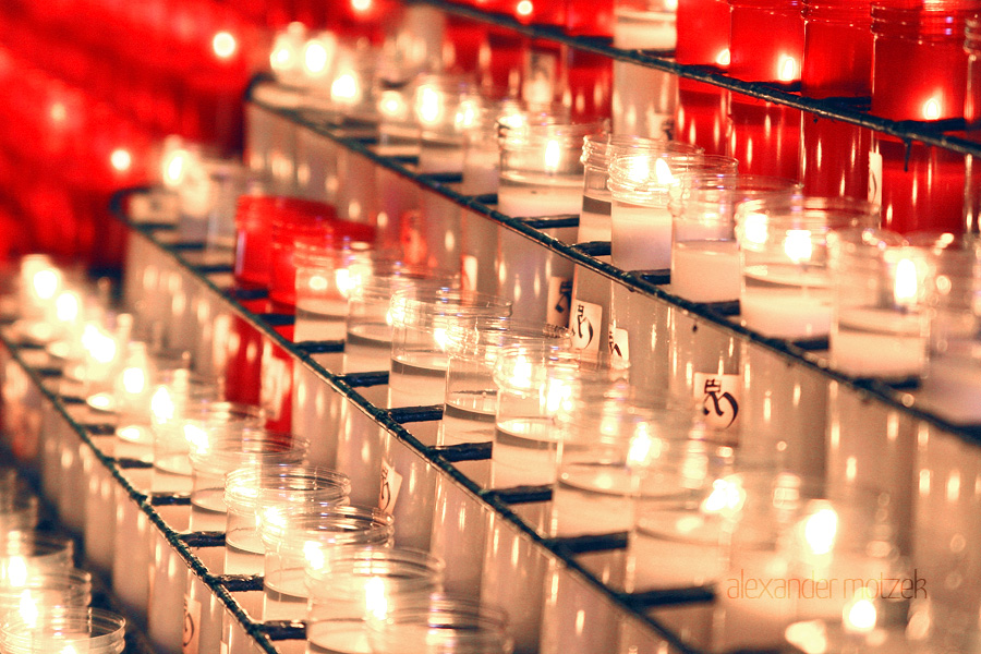 Foto von Montserrat Kerzen Andacht Kirche