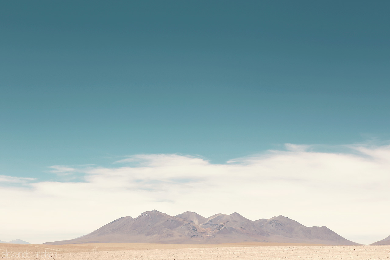 Foto von Gebirgskette in der Salvador Dali Wüste in Bolivien