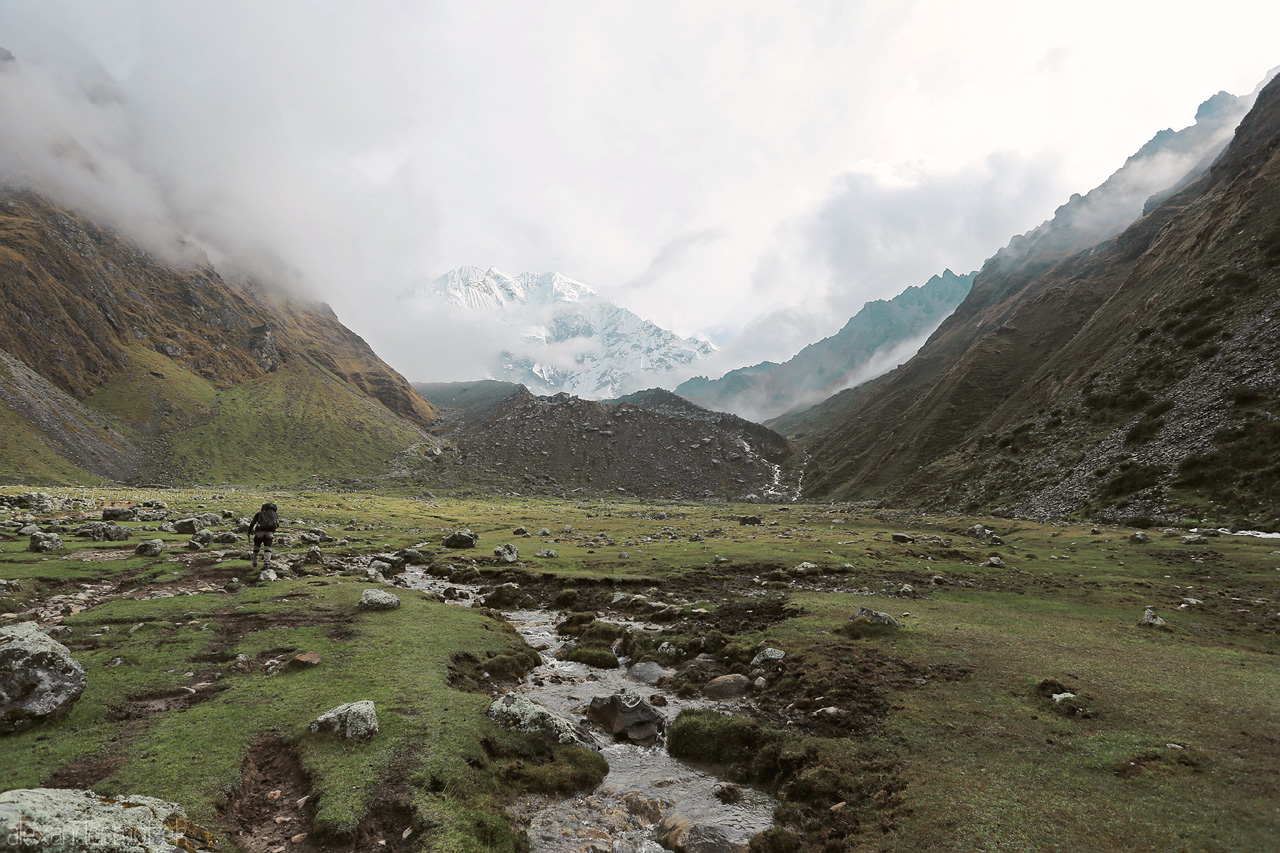 Foto von Blick auf den Salkantay am frühen Morgen über freies Feld auf knapp 4000münn