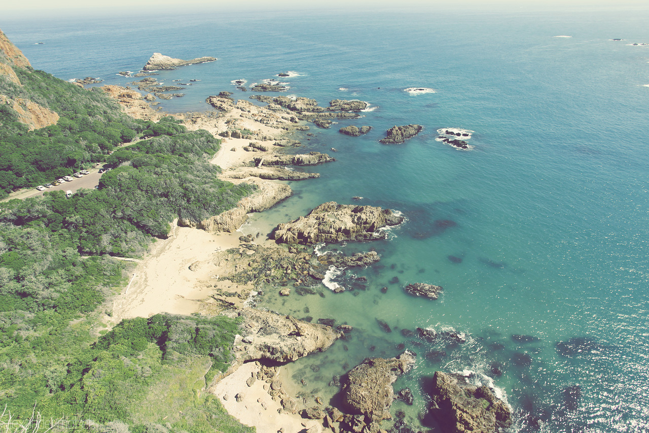 Foto von Blick auf die schroffe Küste vor Knysna entlang der Garden Route Südafrikas