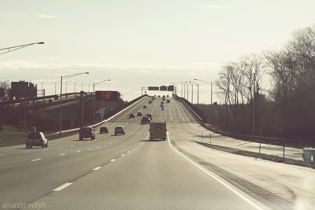 Foto von Brücke mit vielen Spuren in Cape Cod